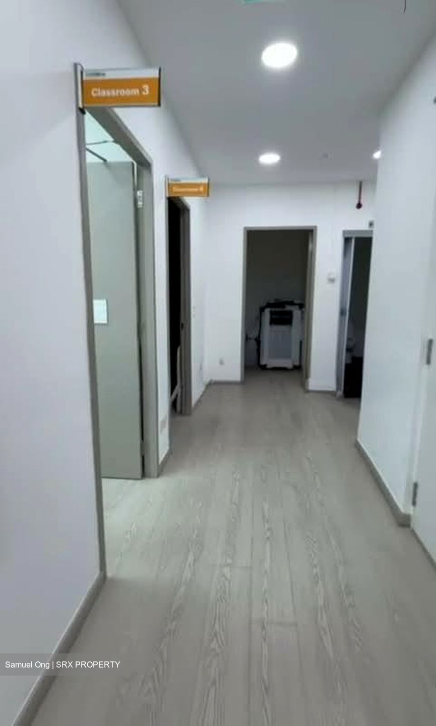 Jurong East Ville (D22), Shop House #559663271